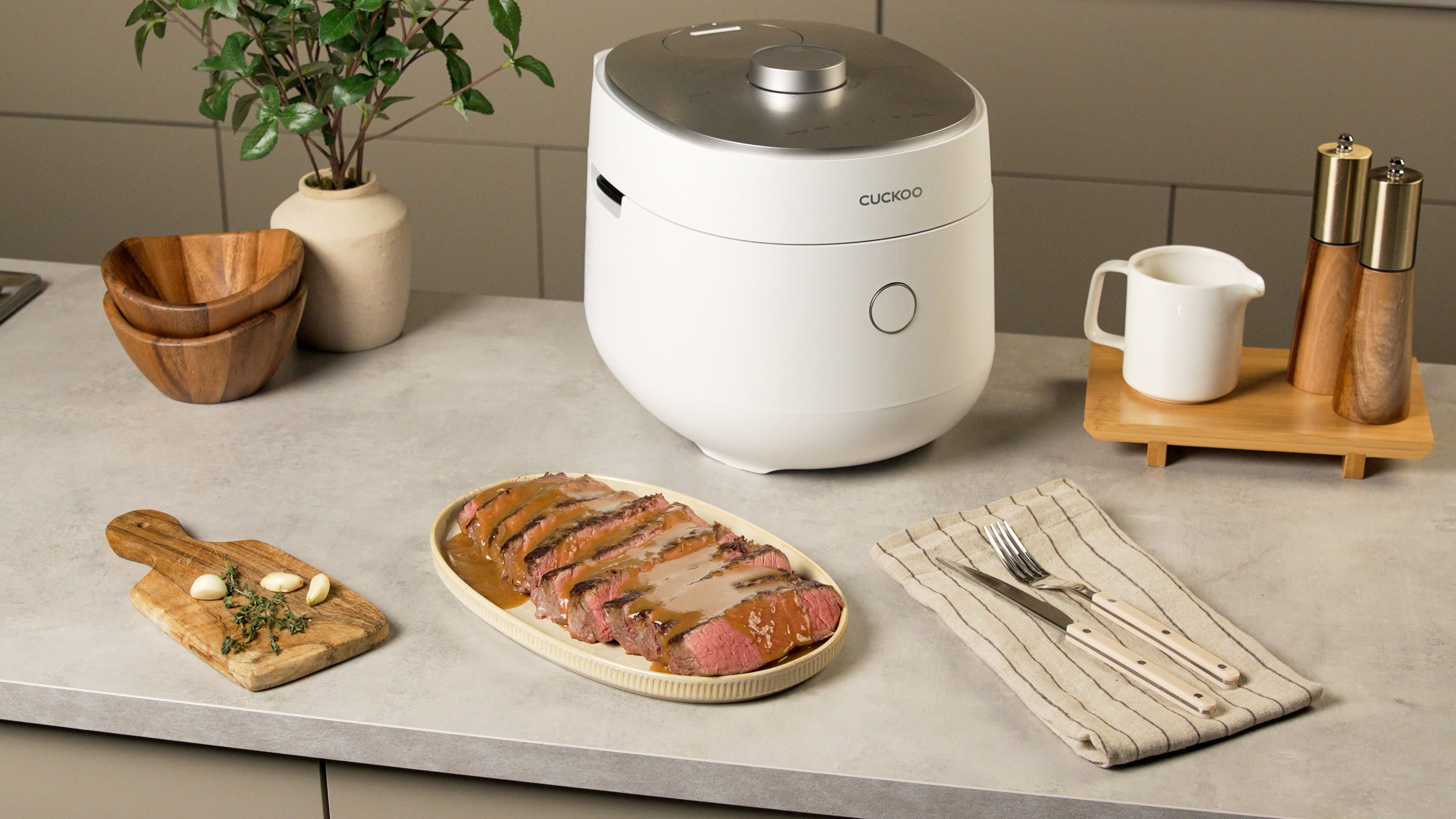 Rice Cooker Sous Vide Roast Beef with CRP-OHTR0609FW
